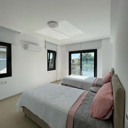 Organic - 6 Person Private Luxury Villa