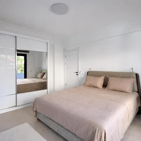Organic - 6 Person Private Luxury Vila