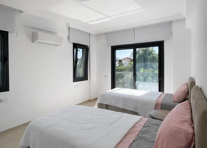 Organic - 6 Person Private Luxury Vila *