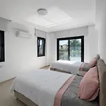 Organic - 6 Person Private Luxury Villa *